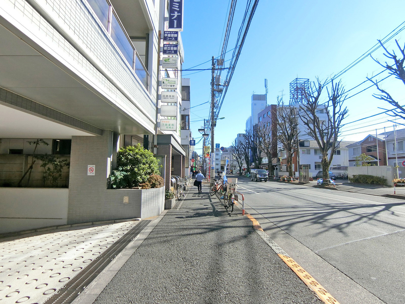 エグゼ千歳船橋前面の通り