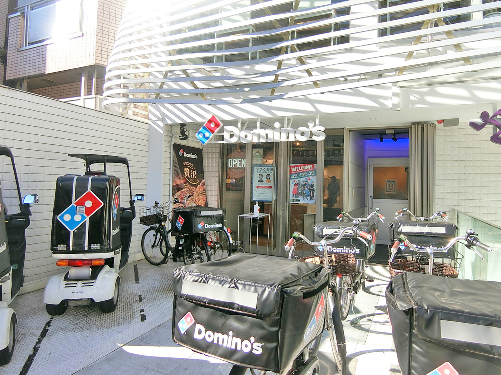 近くのドミノ・ピザ神宮前店