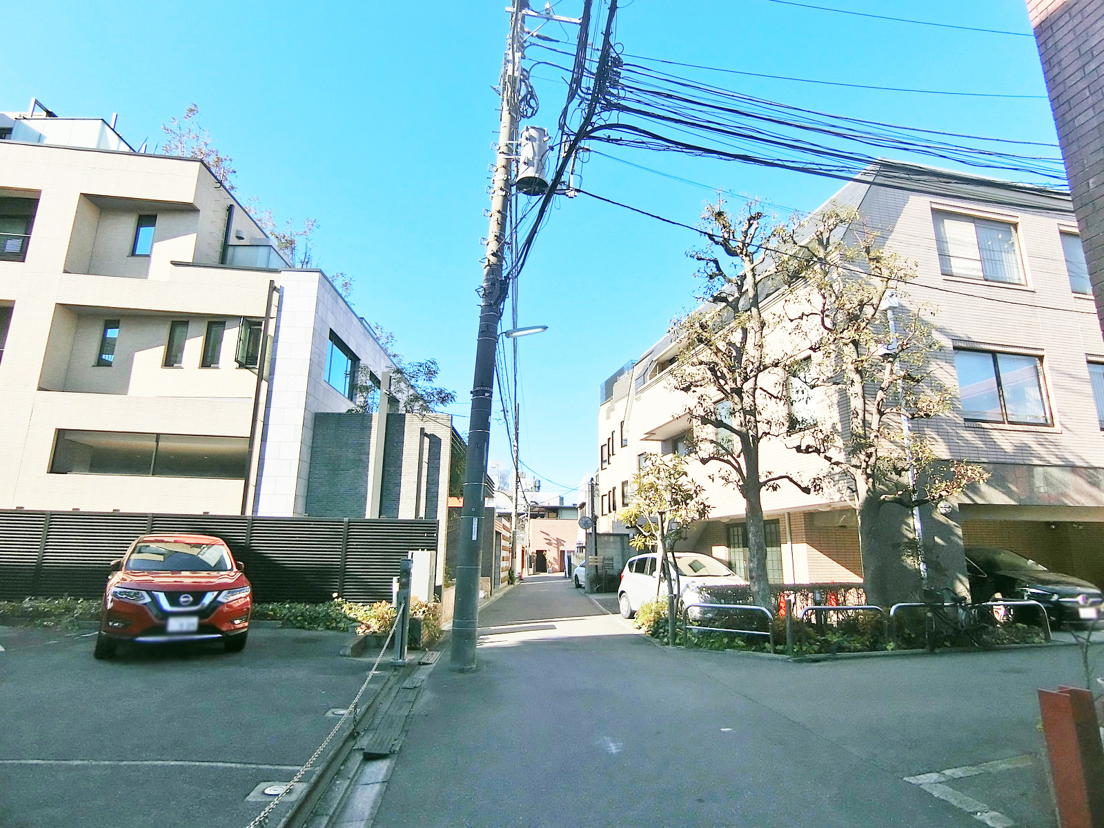 周辺は住宅街