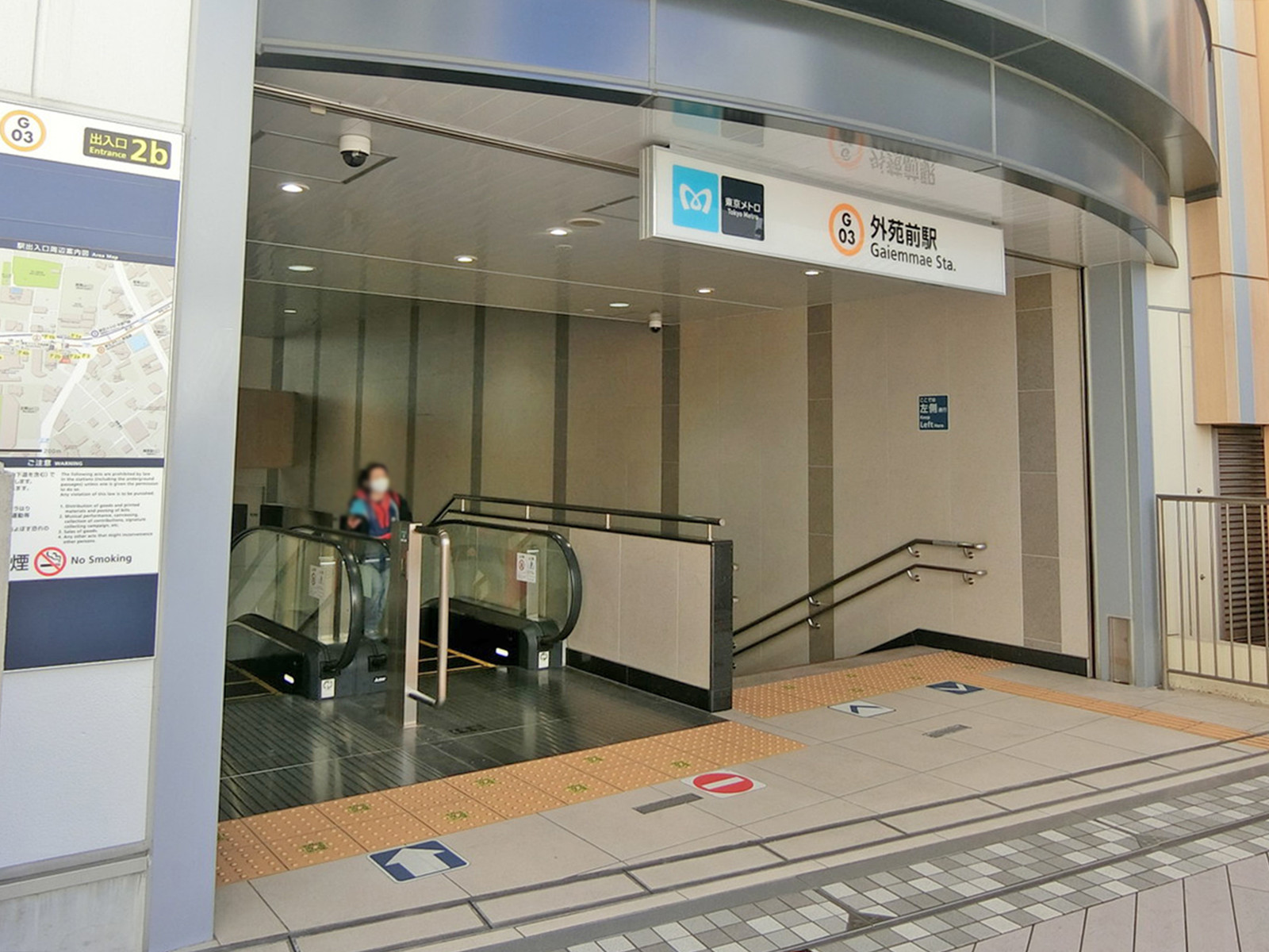 最寄りの「外苑前駅」