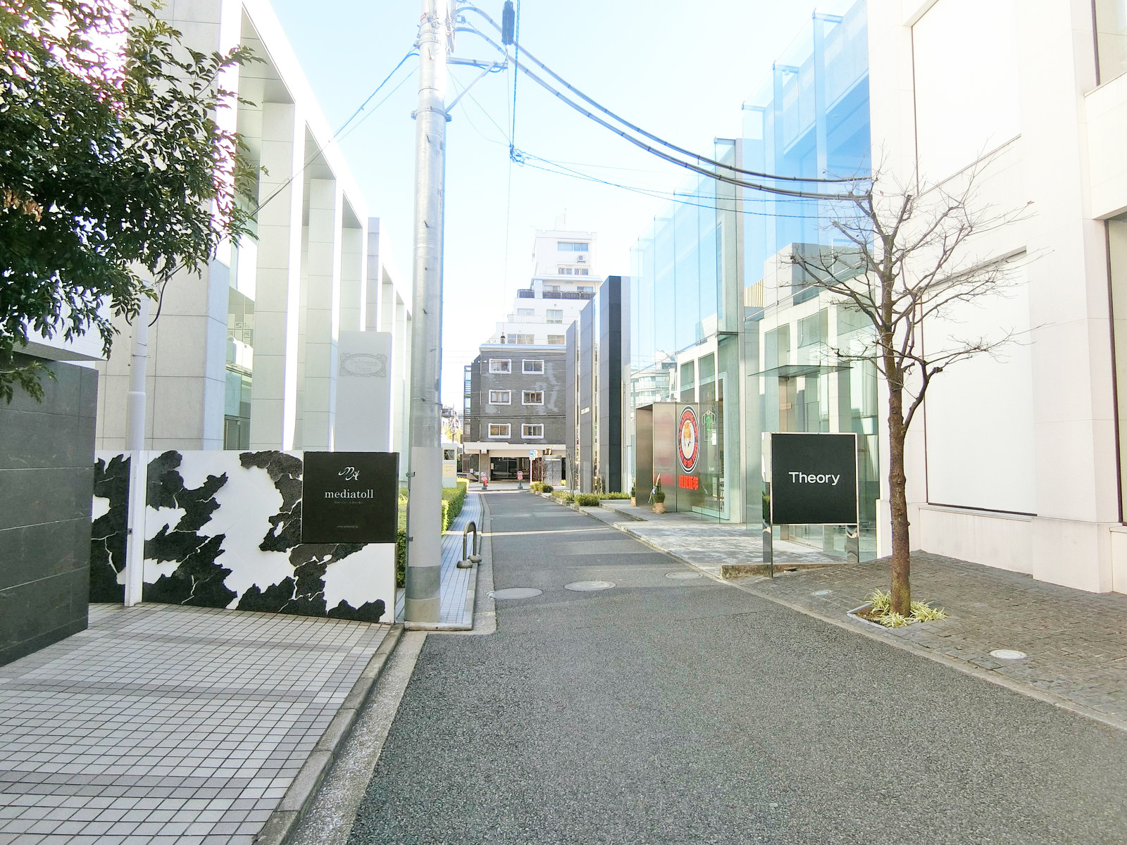 青山フレックスビル前面の通り