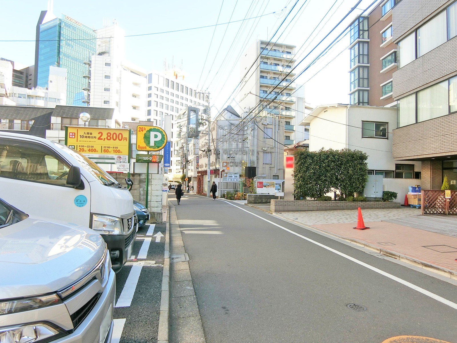 AAビル前面の通り