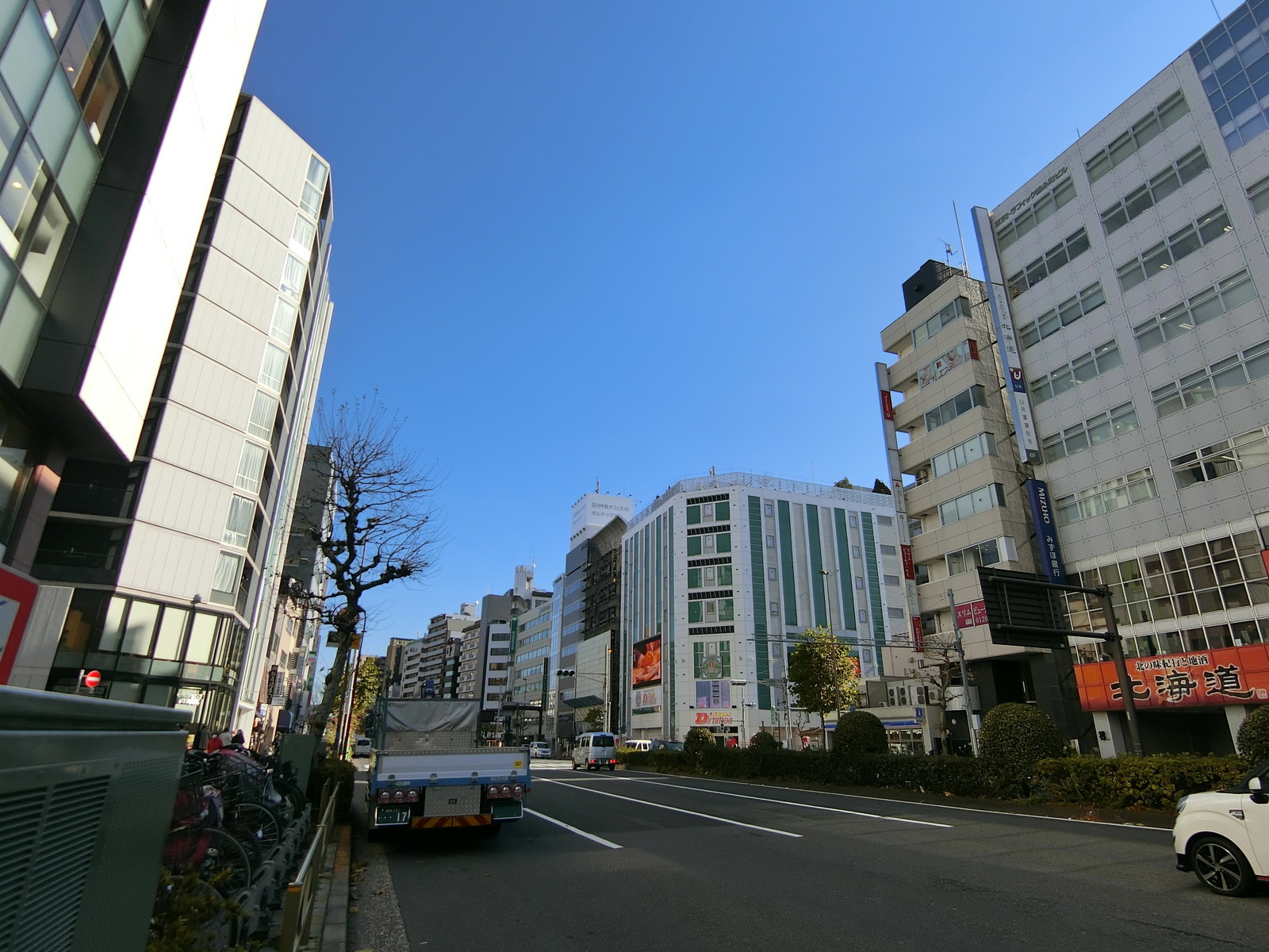 オカバ錦糸町ビル2前面の京葉道路
