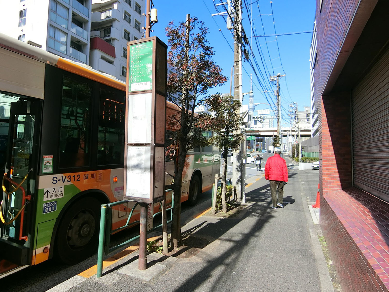 向かいのバス停「毛利2丁目」