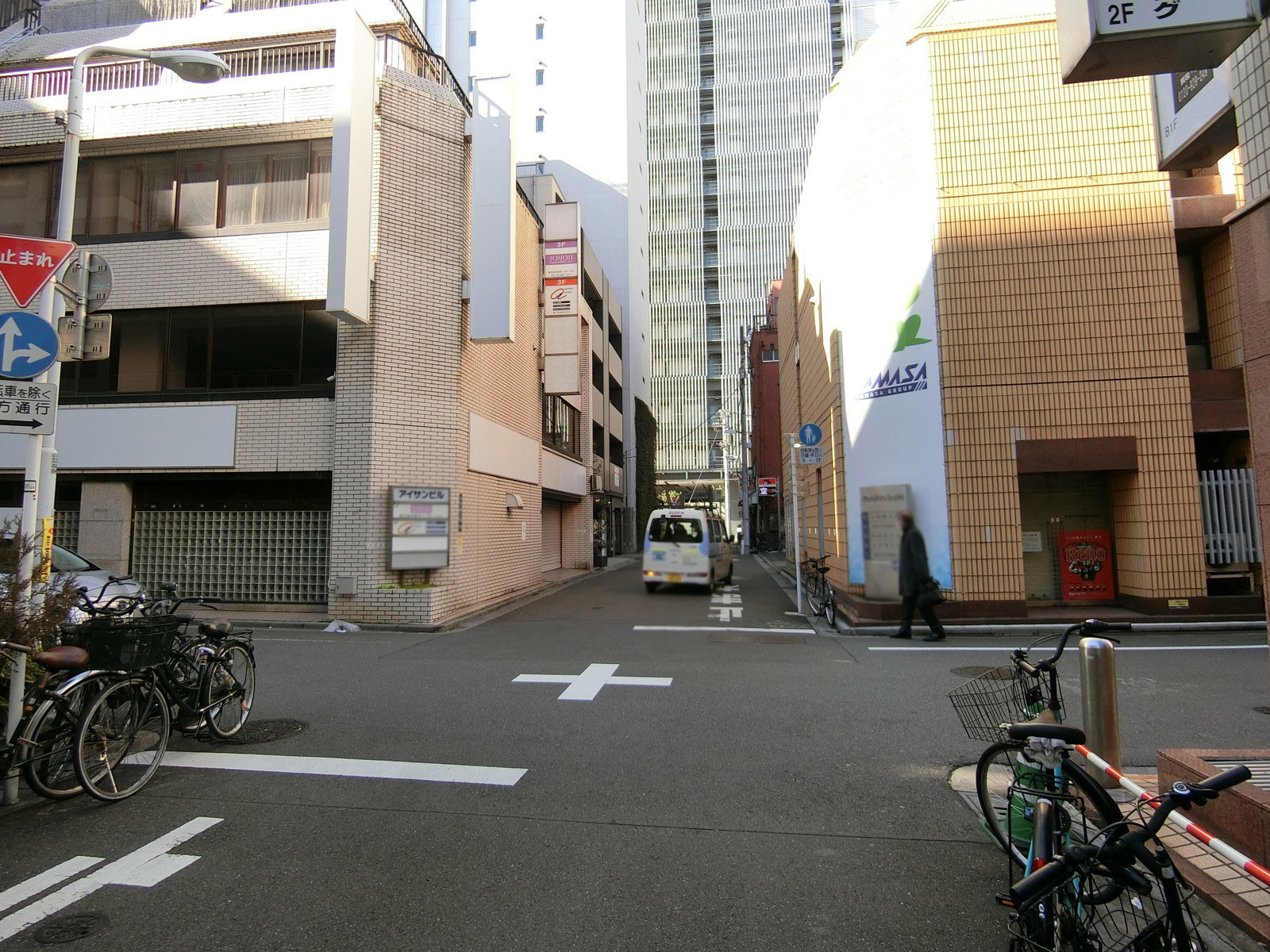 CREAL UENO前面の通り
