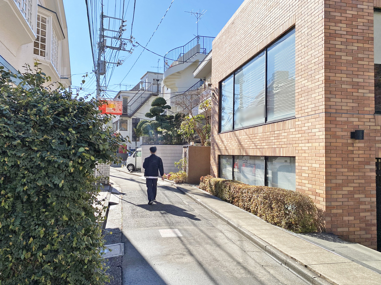 神宮前スクェア前面の通り