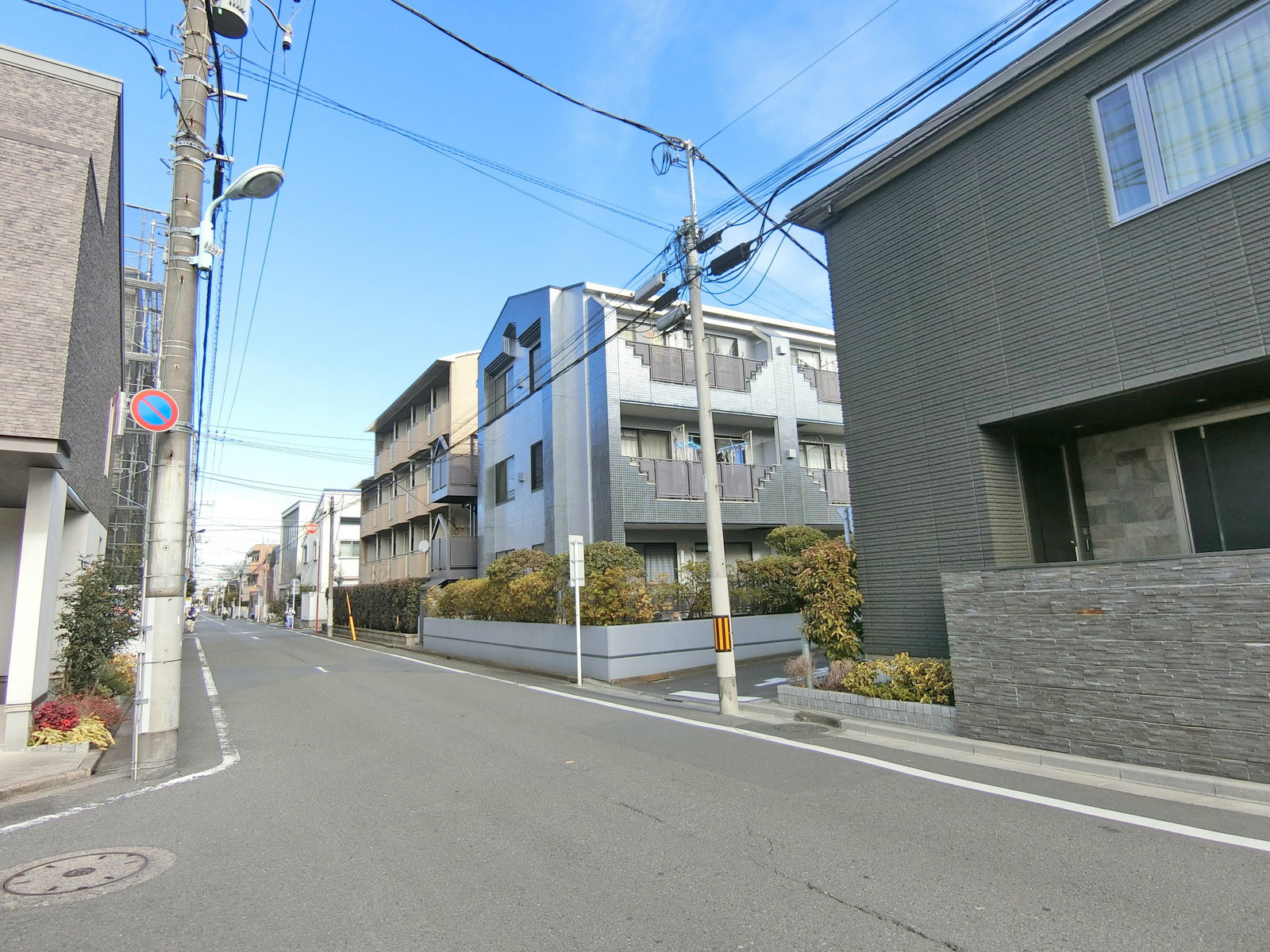周辺は住宅街