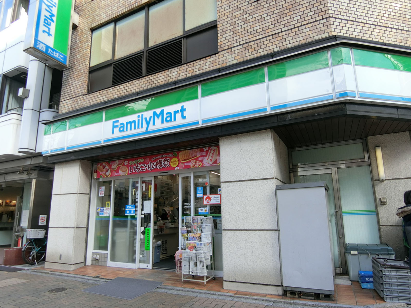 徒歩1分のファミリーマート