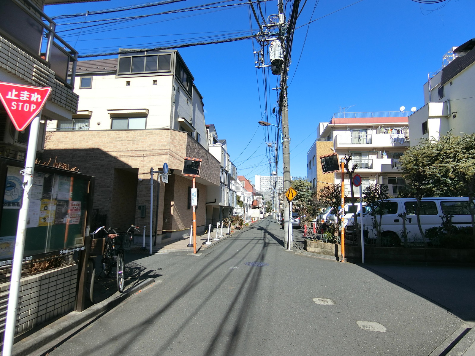 第5愛和ビル前面の通り
