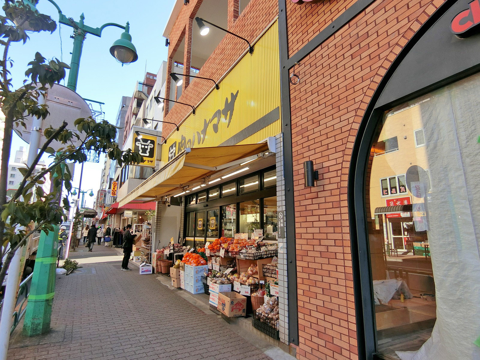 徒歩4分の肉のハナマサ 大久保店