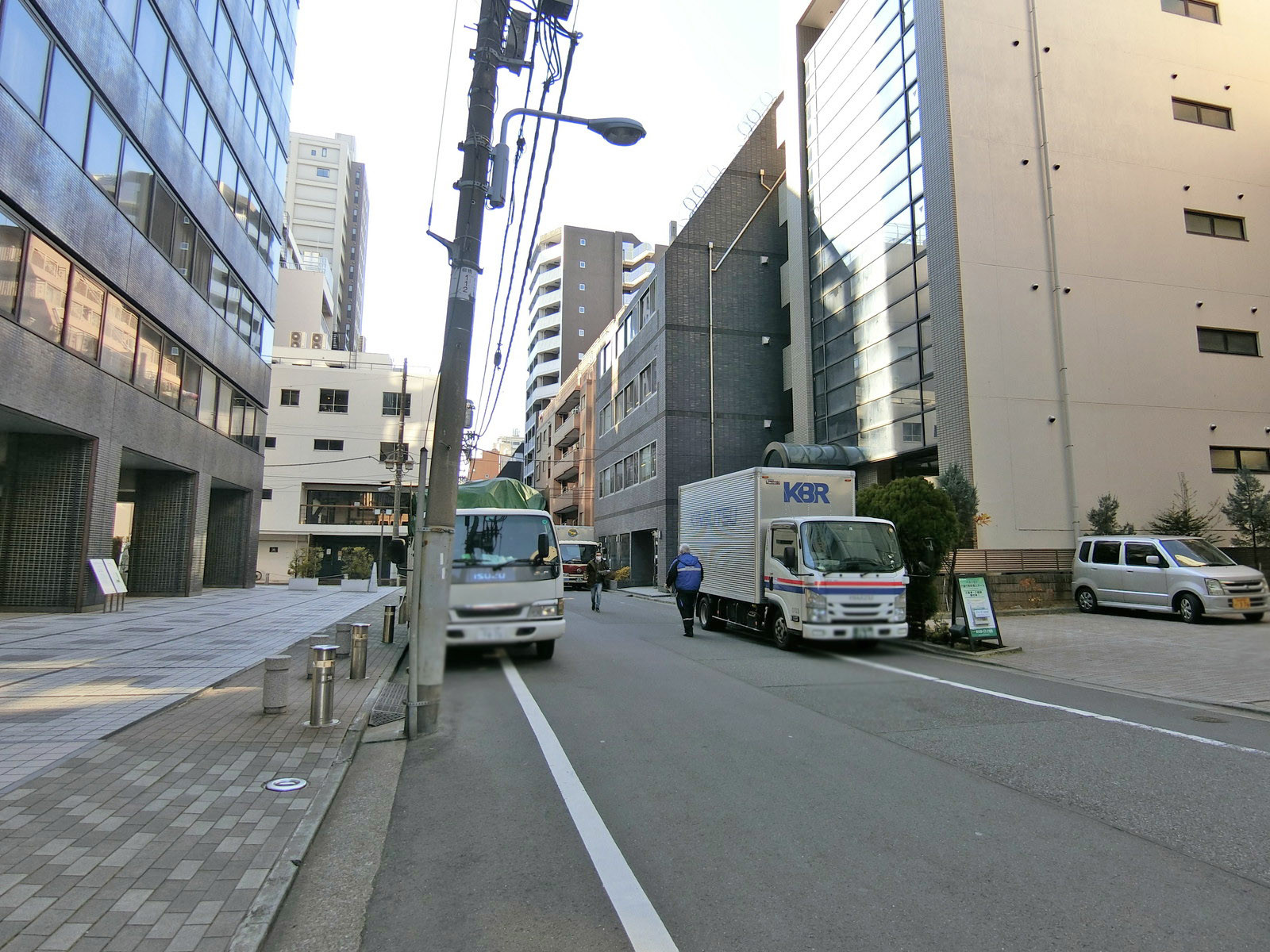 柳橋ファーストビル前面の通り