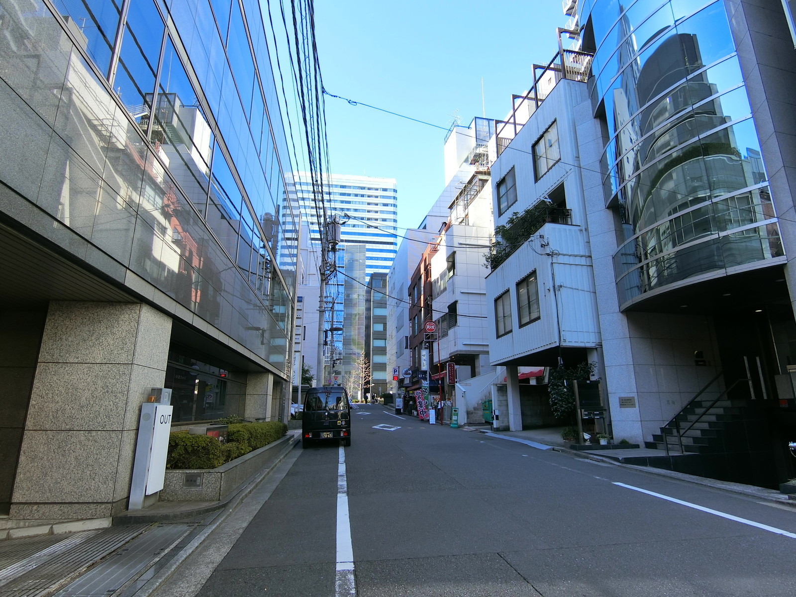 平河町SKビル前面の通り