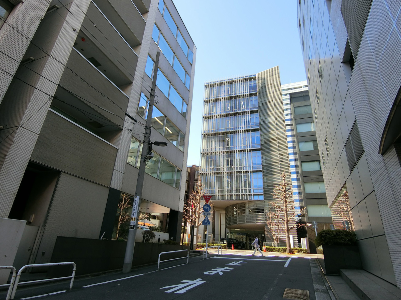 平河町アライビル前面の通り