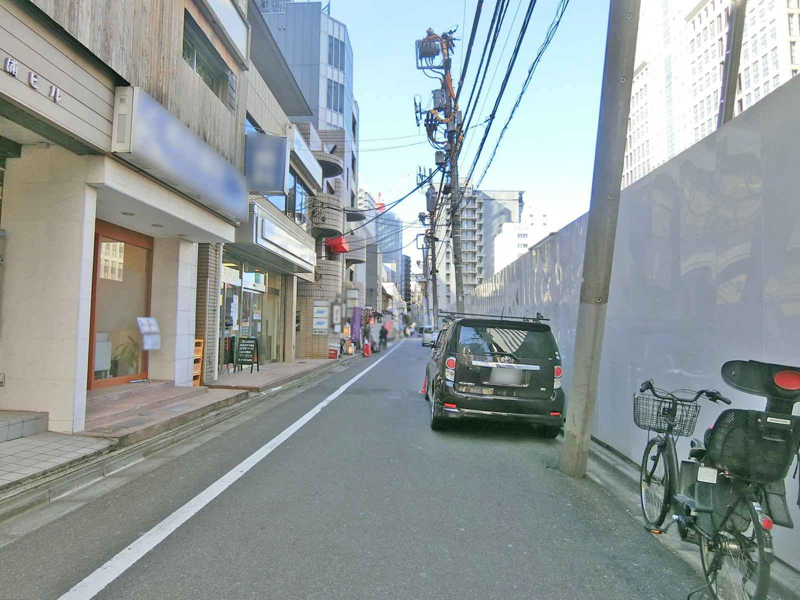 松浦ビル前面の通り