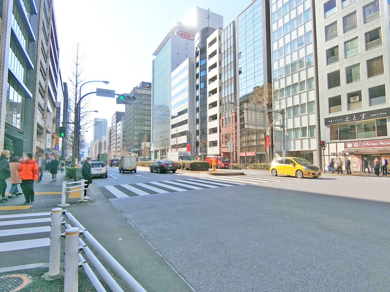 明和ビル前面の日比谷通り