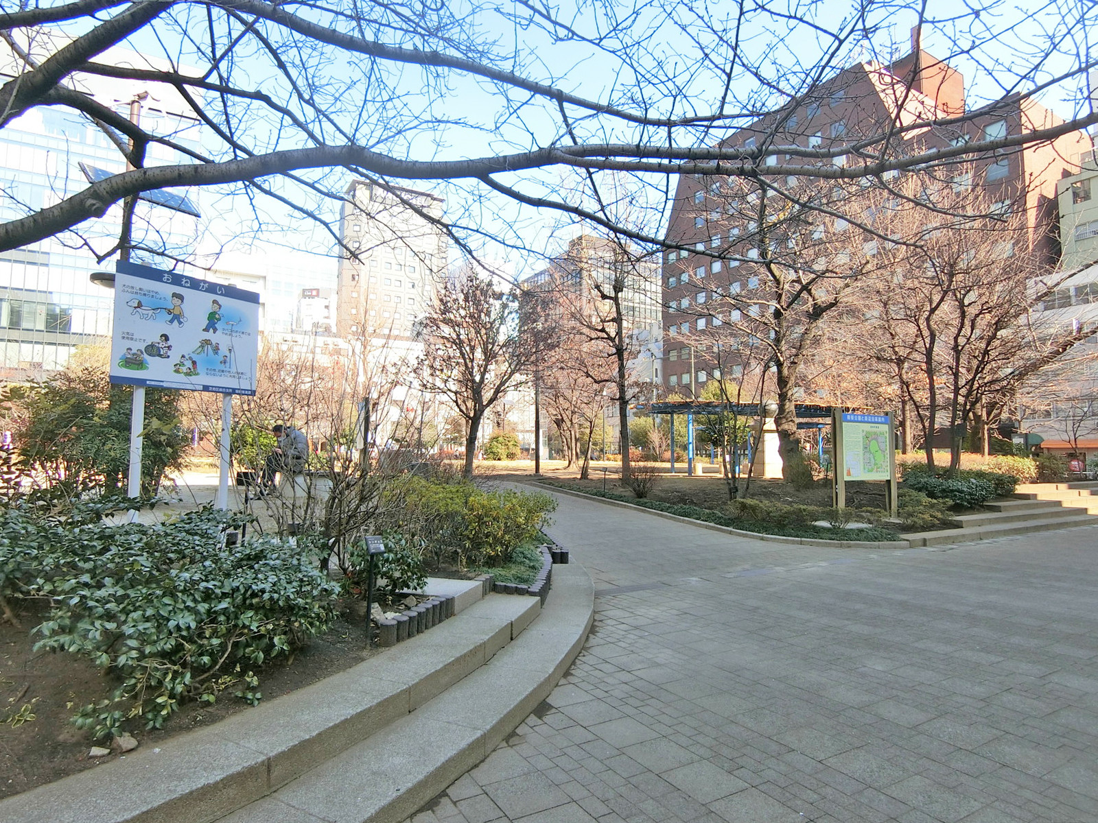 近くの港区立南桜公園