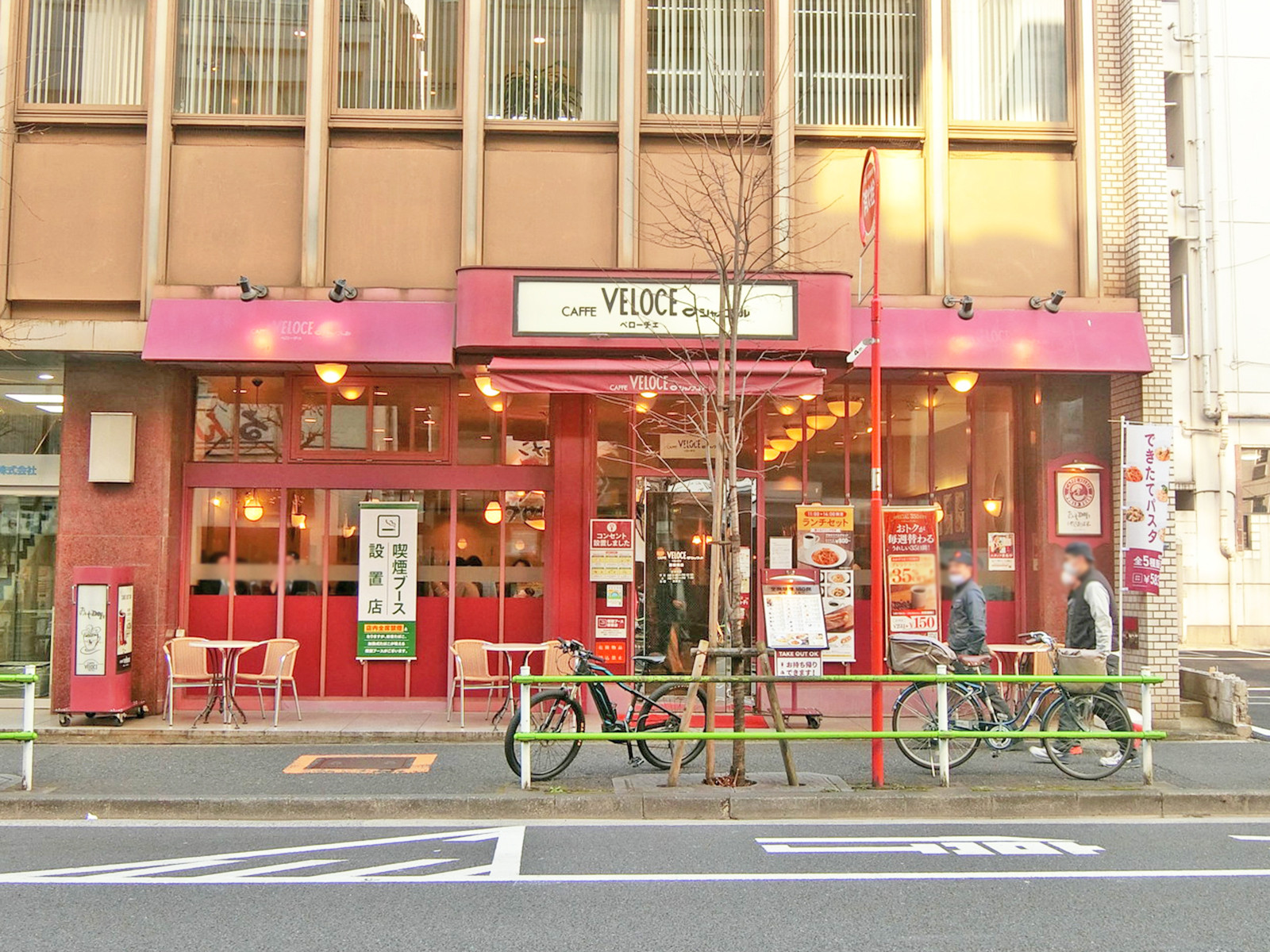 徒歩2分のカフェ・ベローチェ