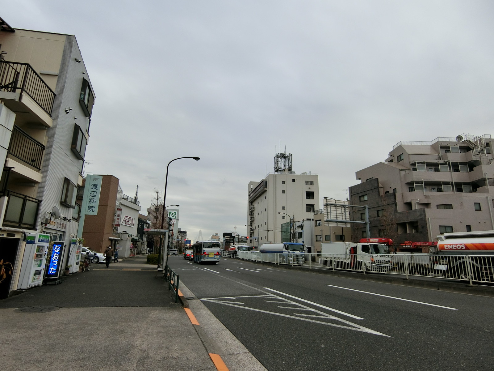 谷内ビル前面の通り