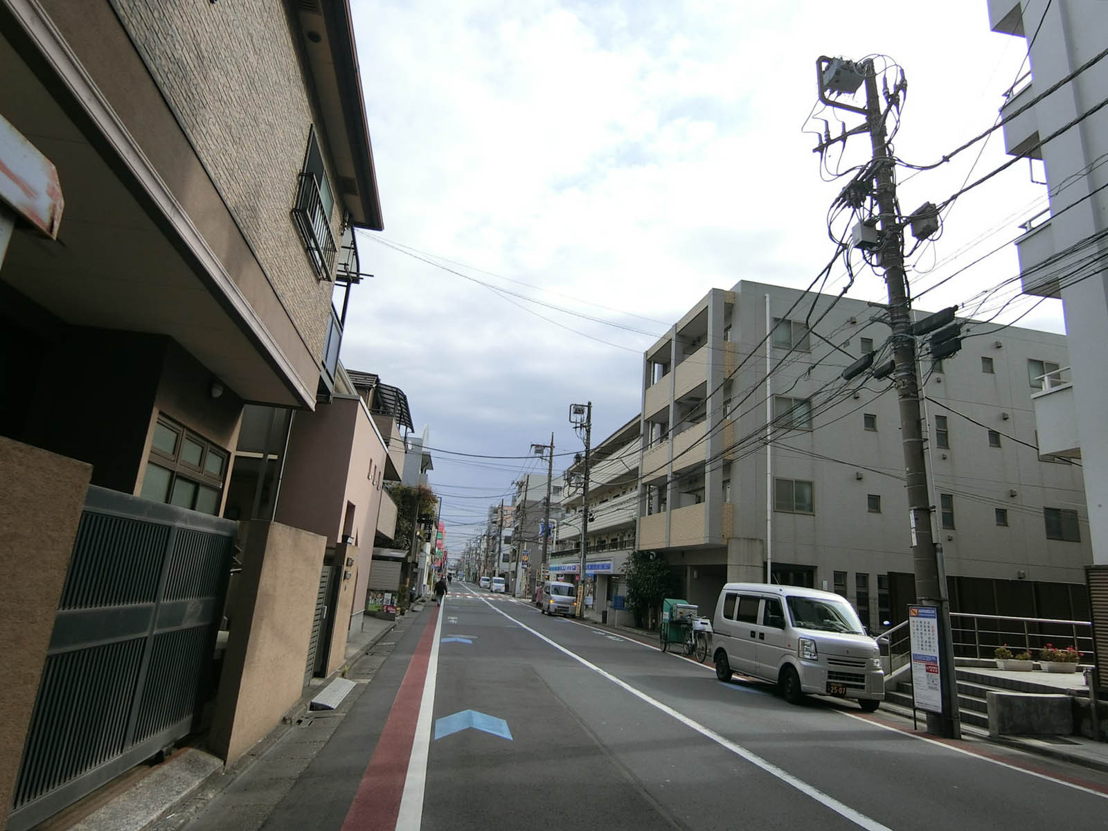 RODEOビル前面の通り