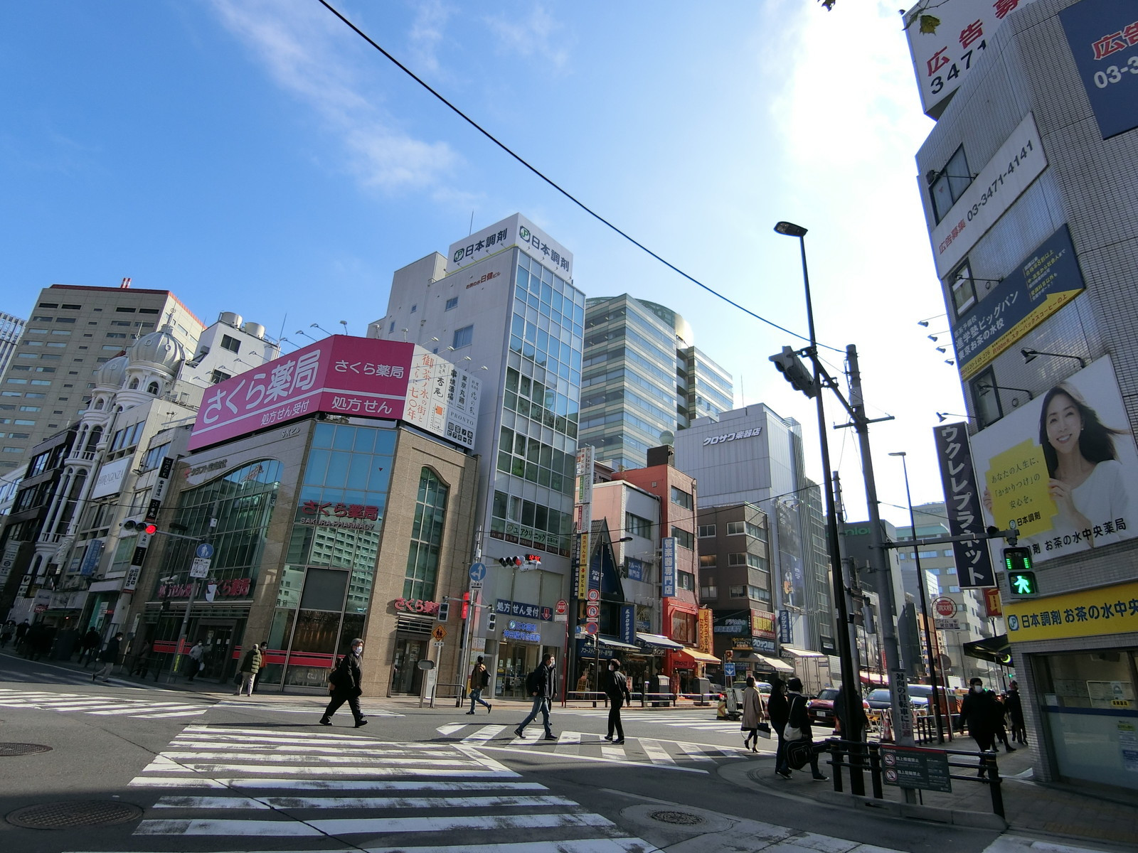 付近の明大通り