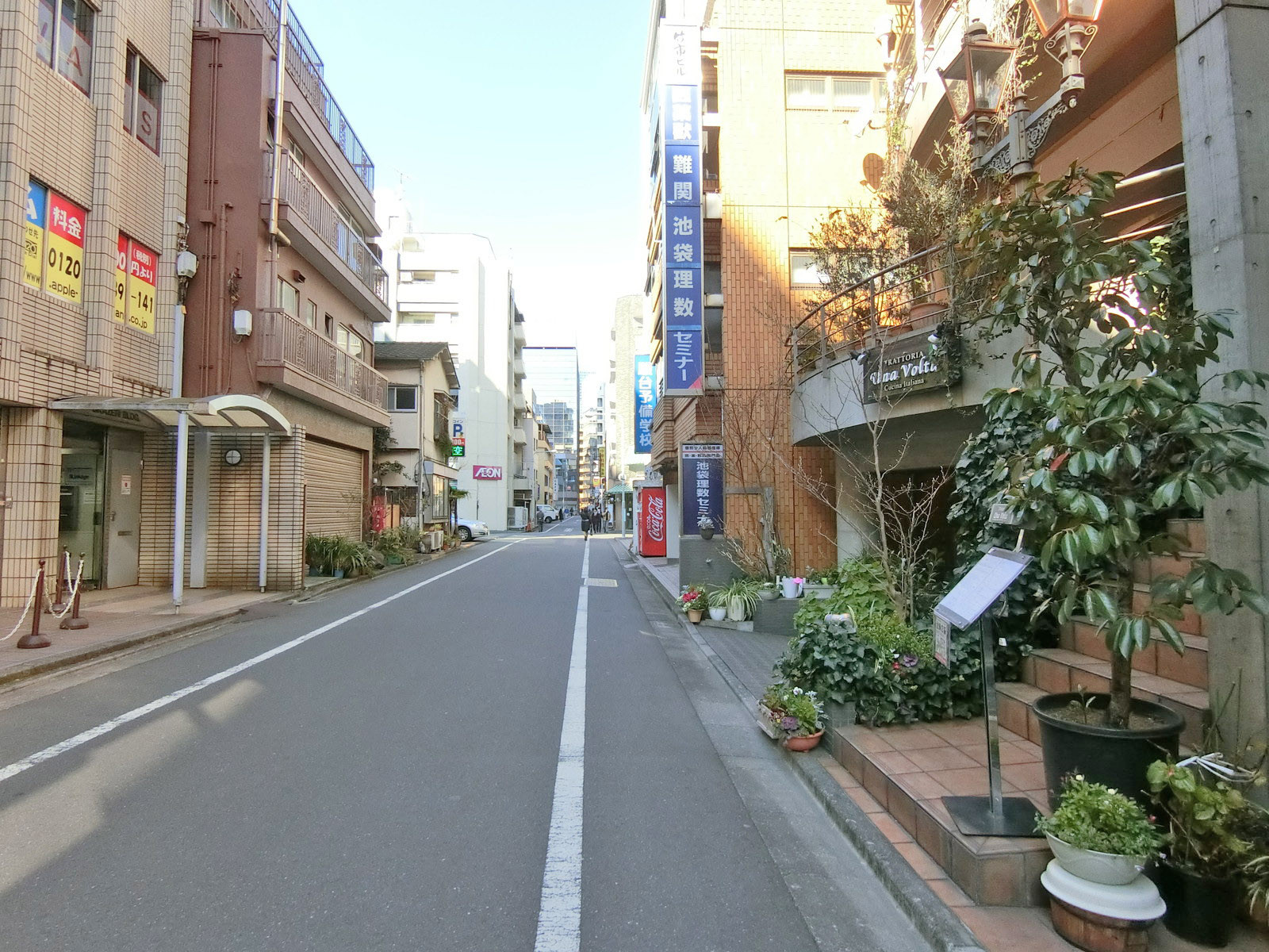 南池袋ビル前面の通り