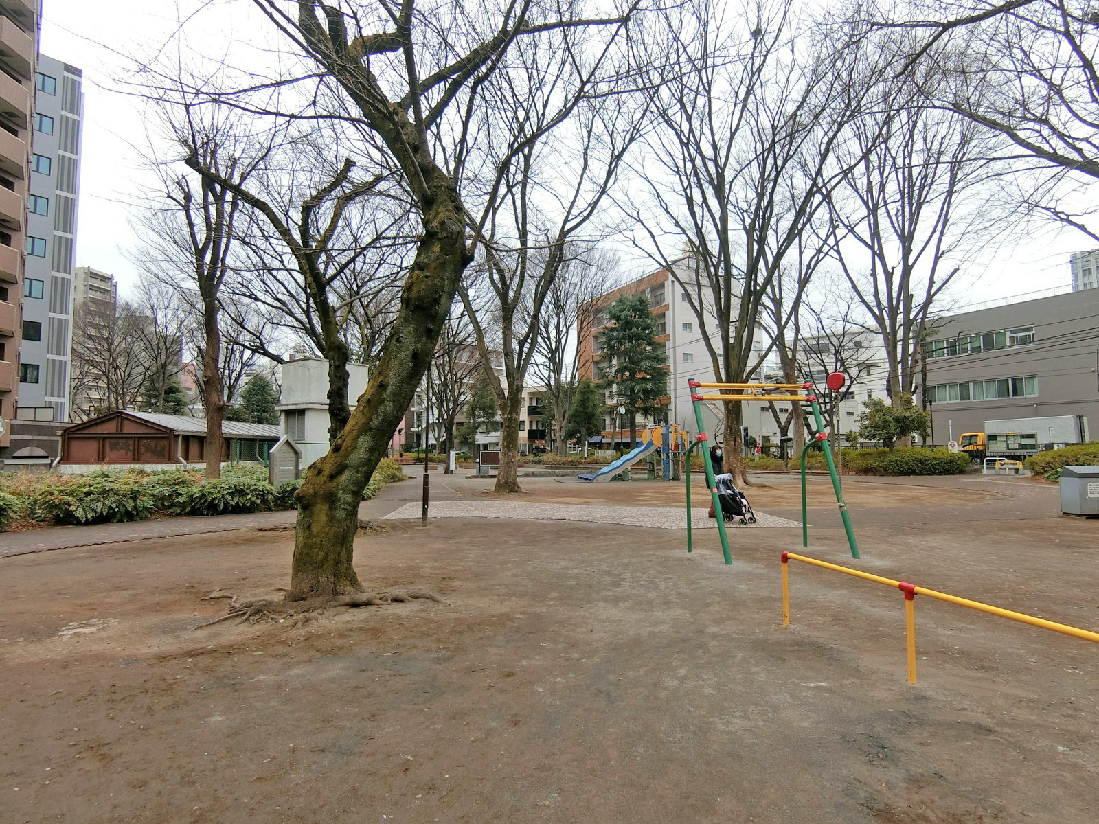 徒歩1分の西池袋公園