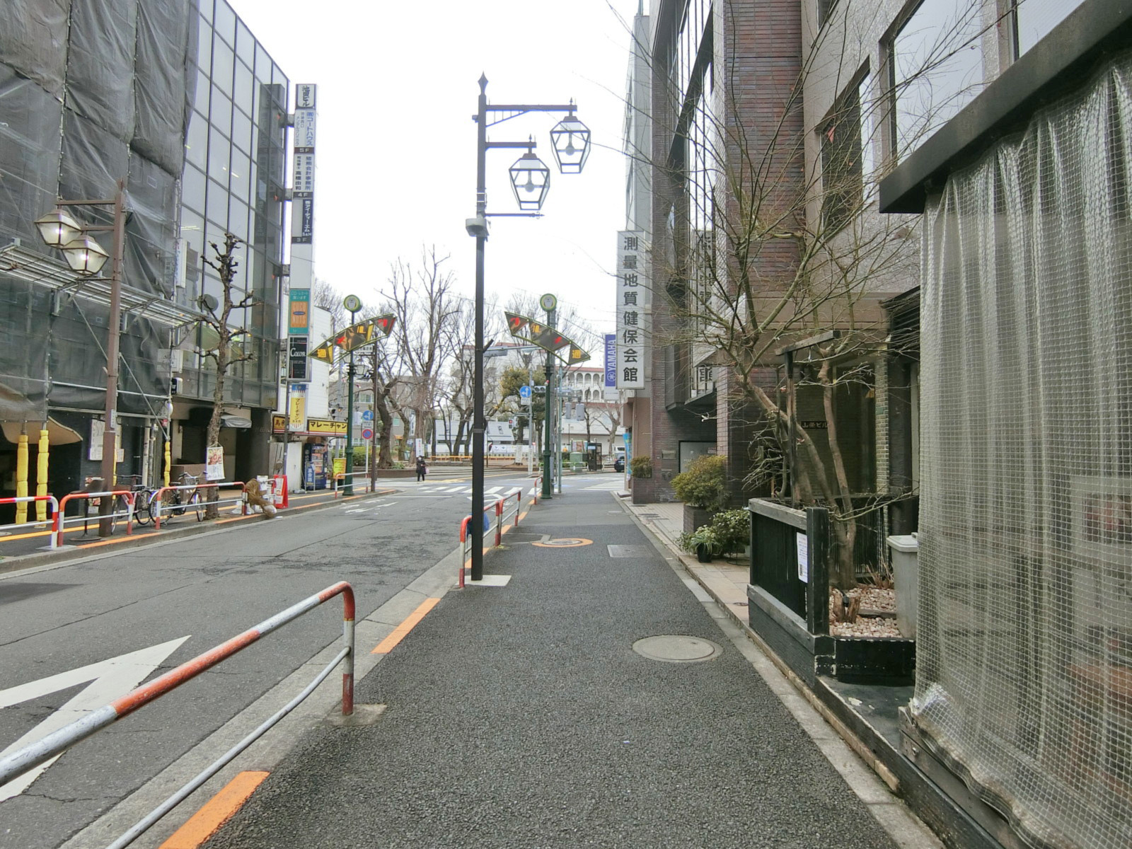 K&Hビル前面の通り