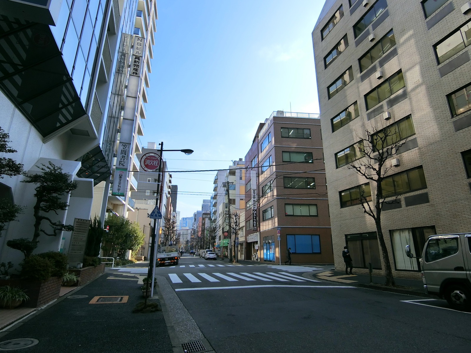 パークリュクス御茶ノ水前面の通り