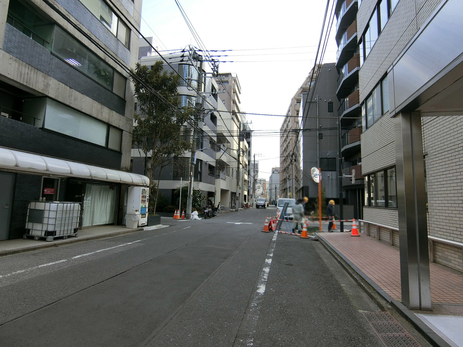 百千和ビル前面の通り