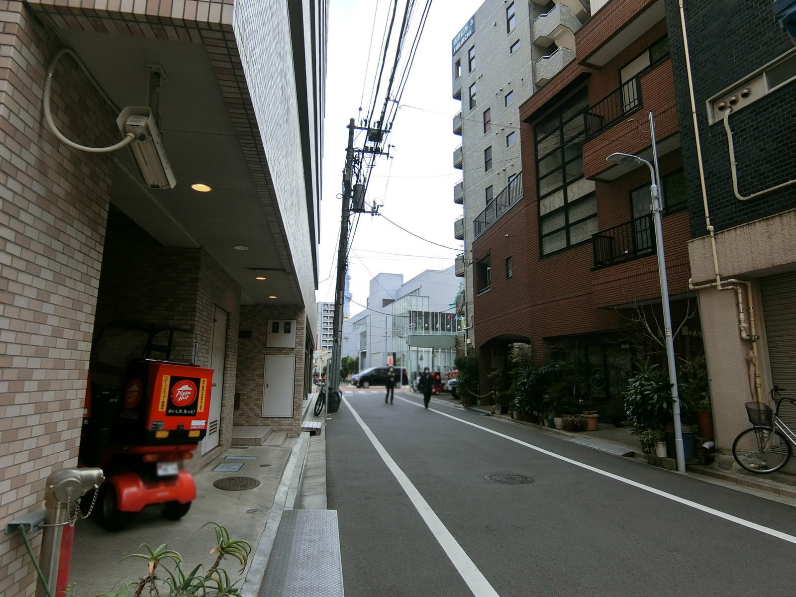 アルビビル前面の通り