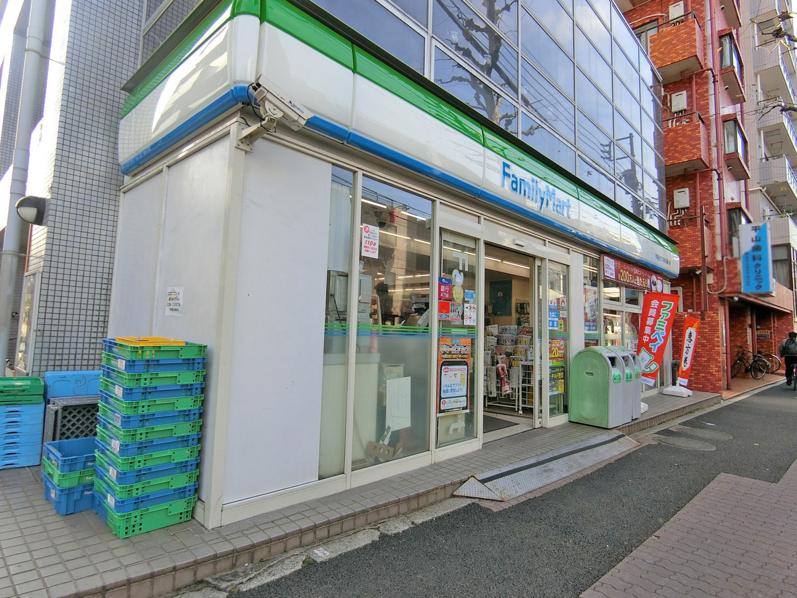 徒歩2分のファミリーマート 中落合三丁目目白通り店