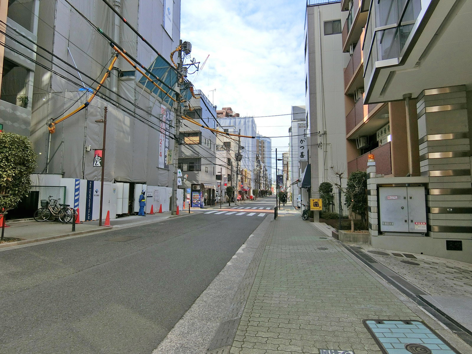 エポック本郷ビル前面の通り
