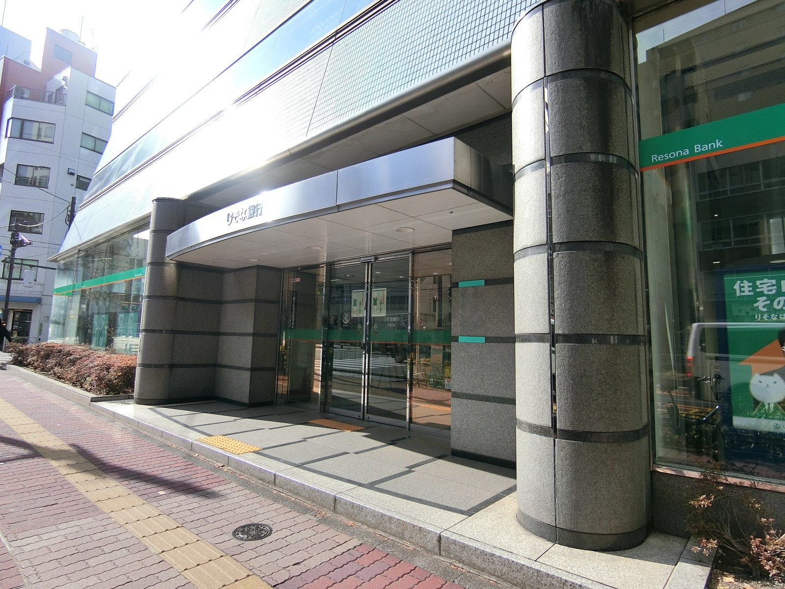 徒歩1分のりそな銀行 本郷支店