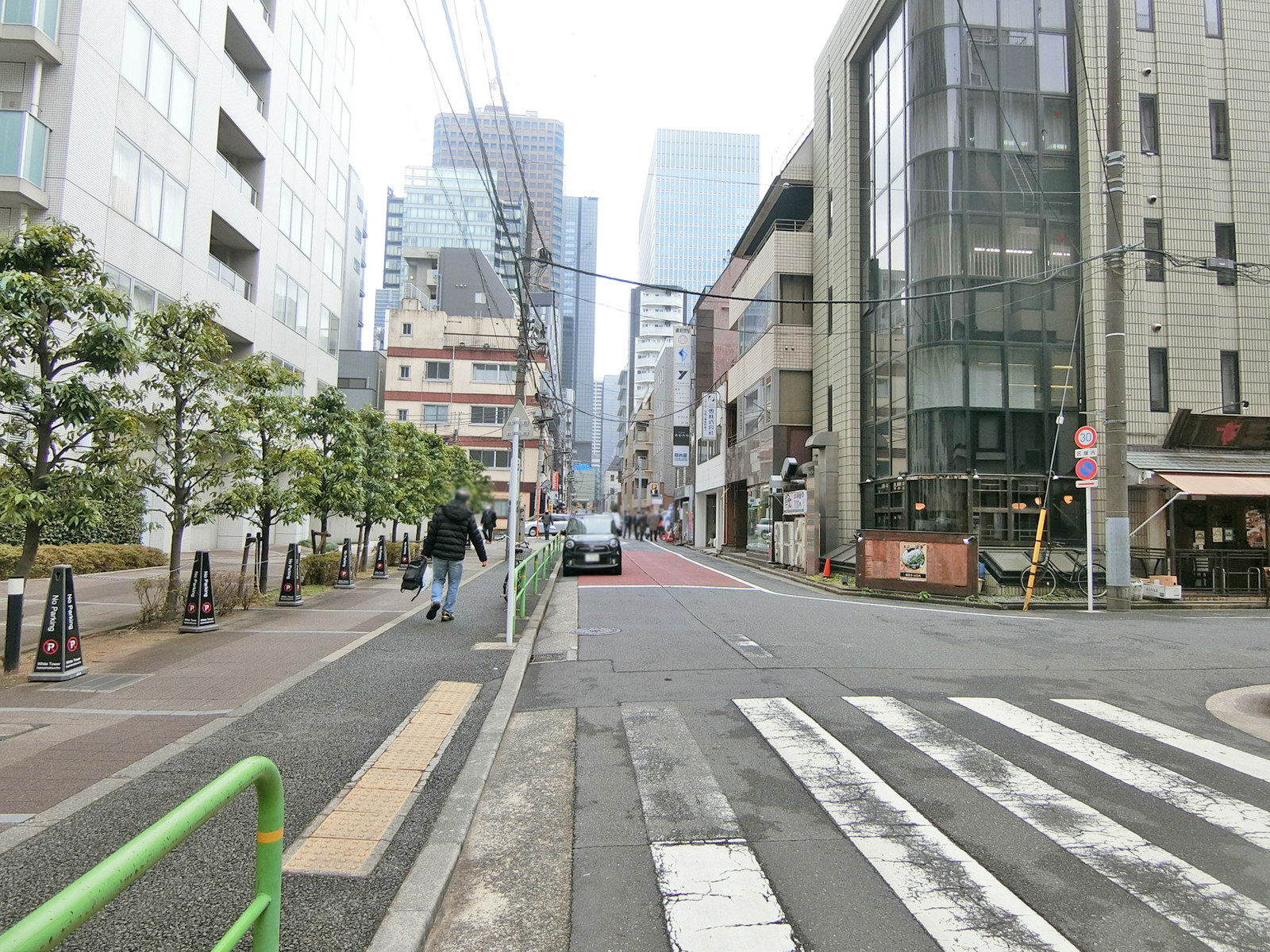 DSG浜松町ビル前面の通り