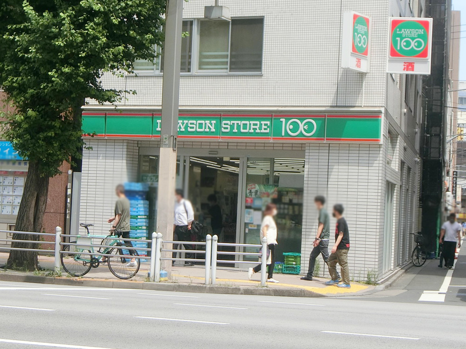 徒歩3分のローソンストア100