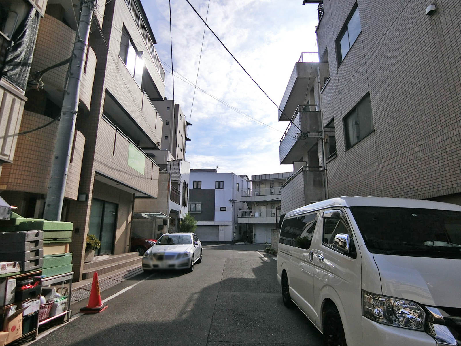 金山ビル前面の通り