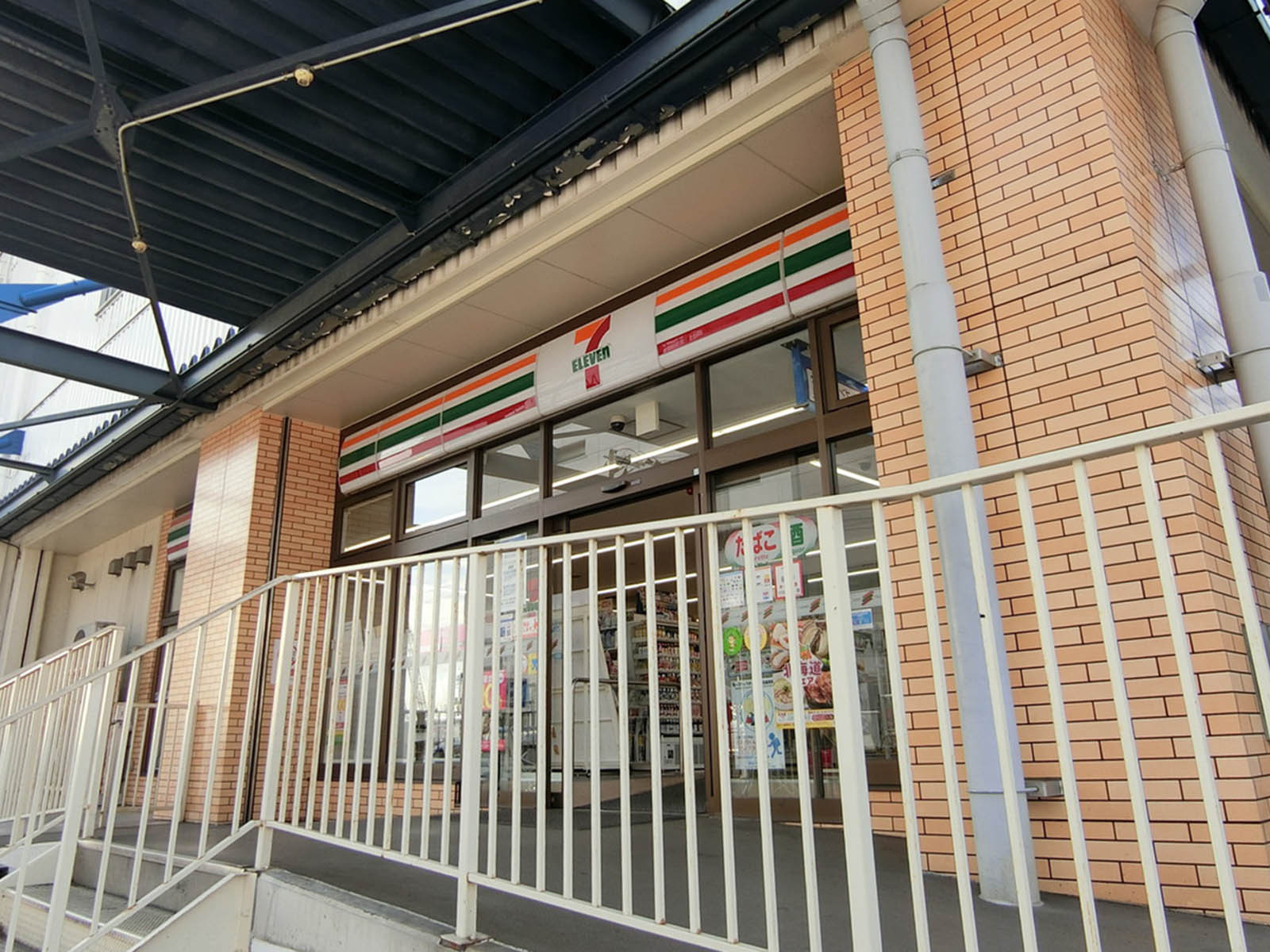 徒歩4分のセブンイレブン