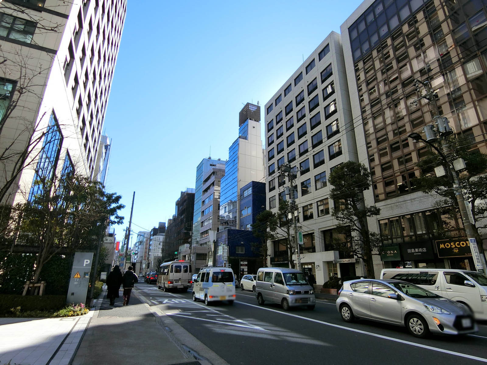 付近の骨董通り
