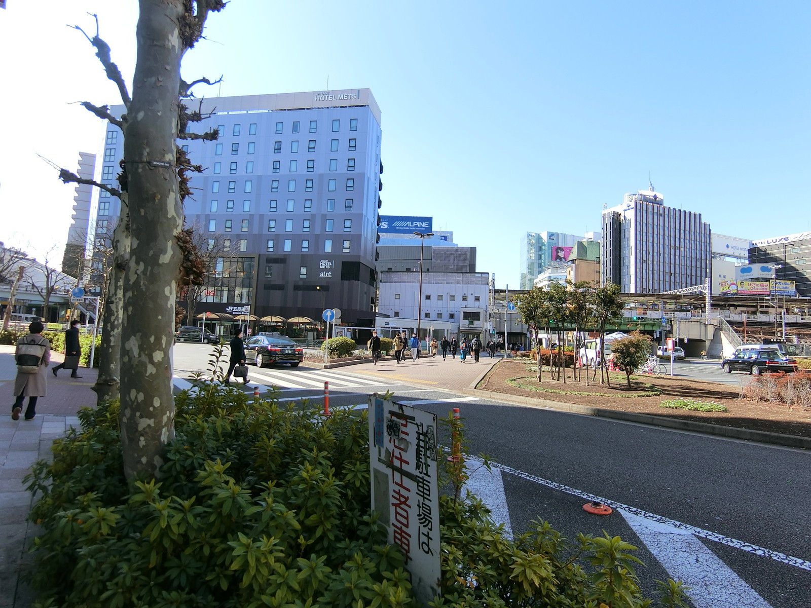 いちご五反田ビル前面の通り