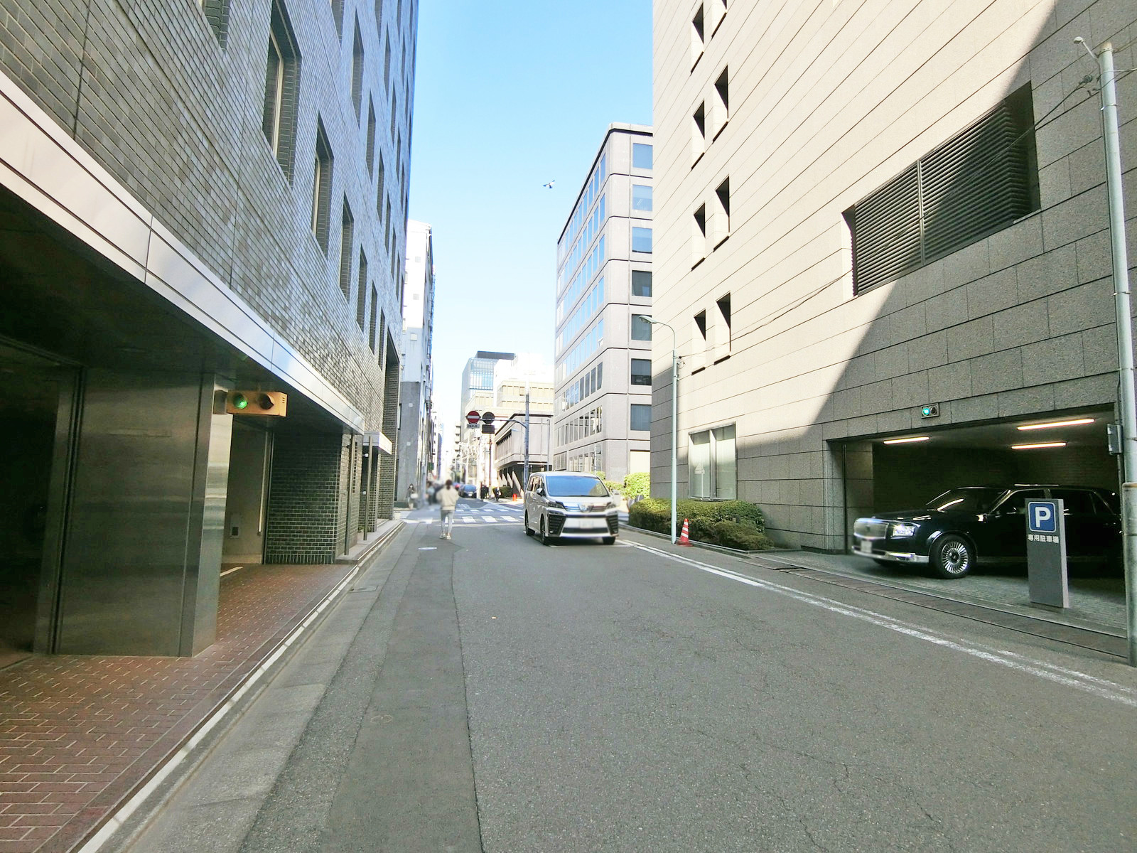 NT日本橋ビル前面の通り