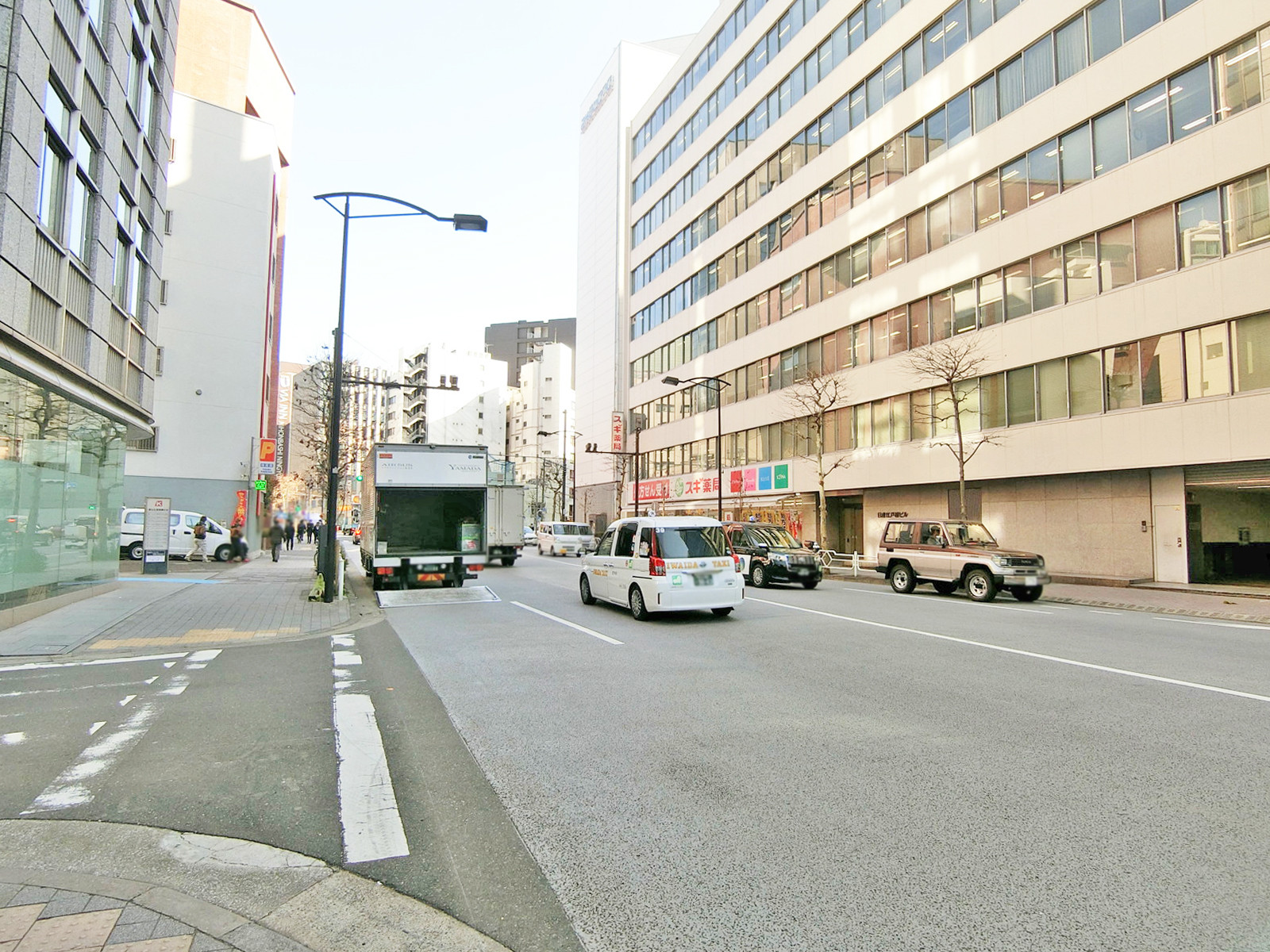 ヒューリック小舟町ビル前面の通り