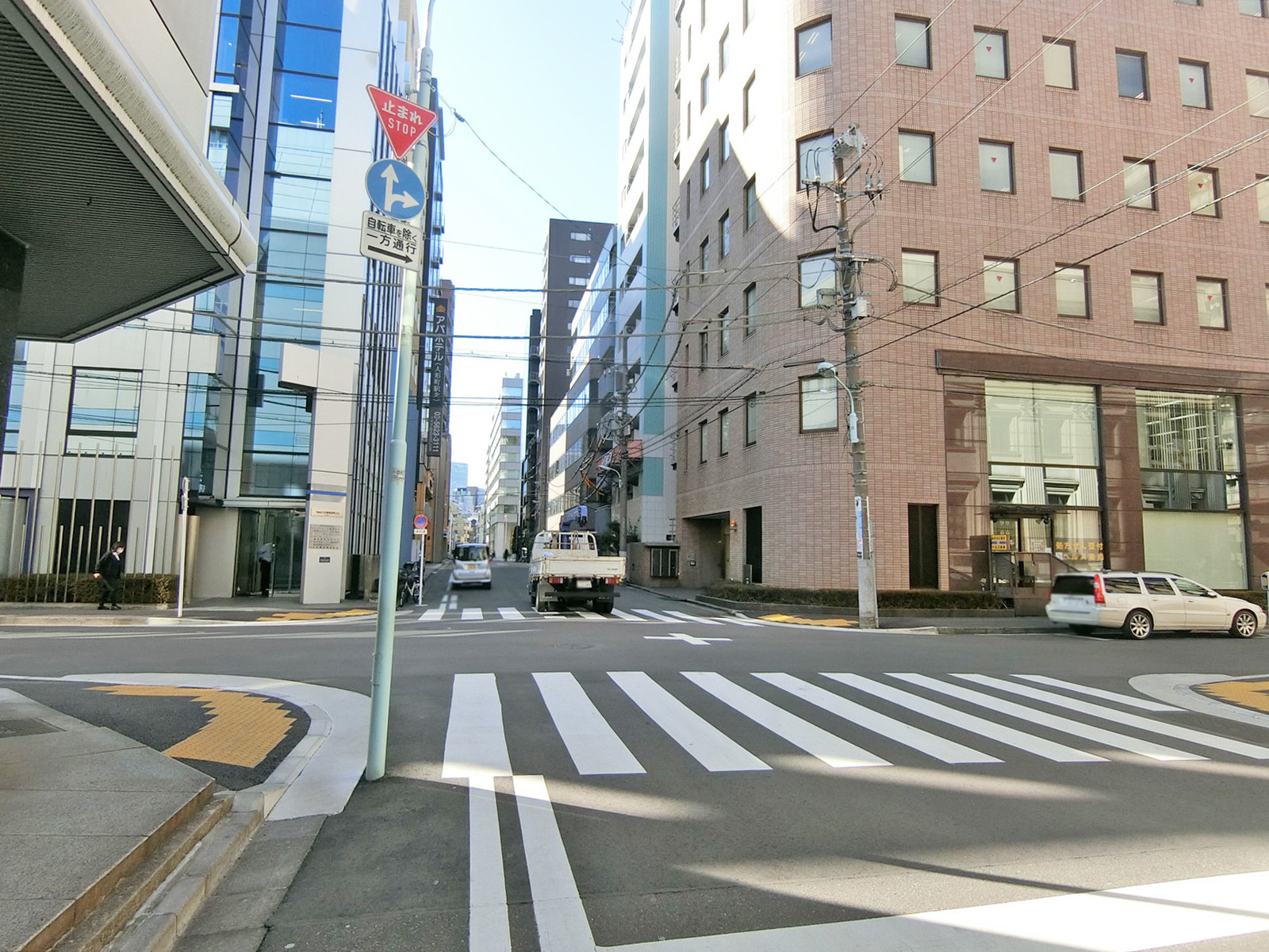 ORCHID PLACE日本橋富沢町前面の通り