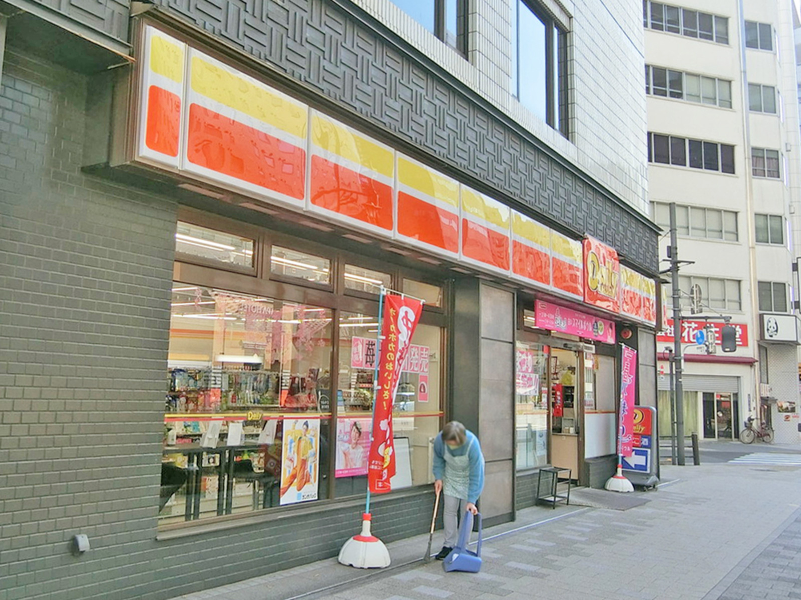 裏方にあるデイリーヤマザキ