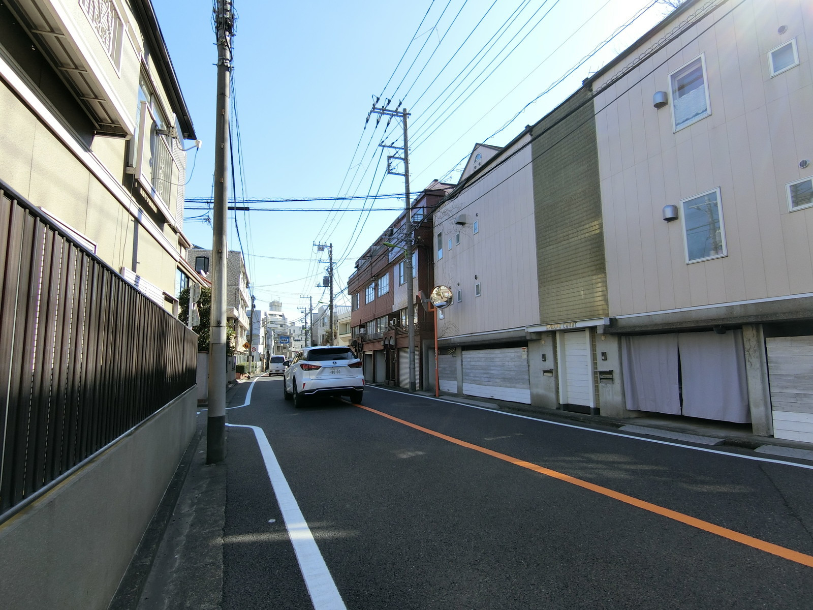 オフィス前面の通り