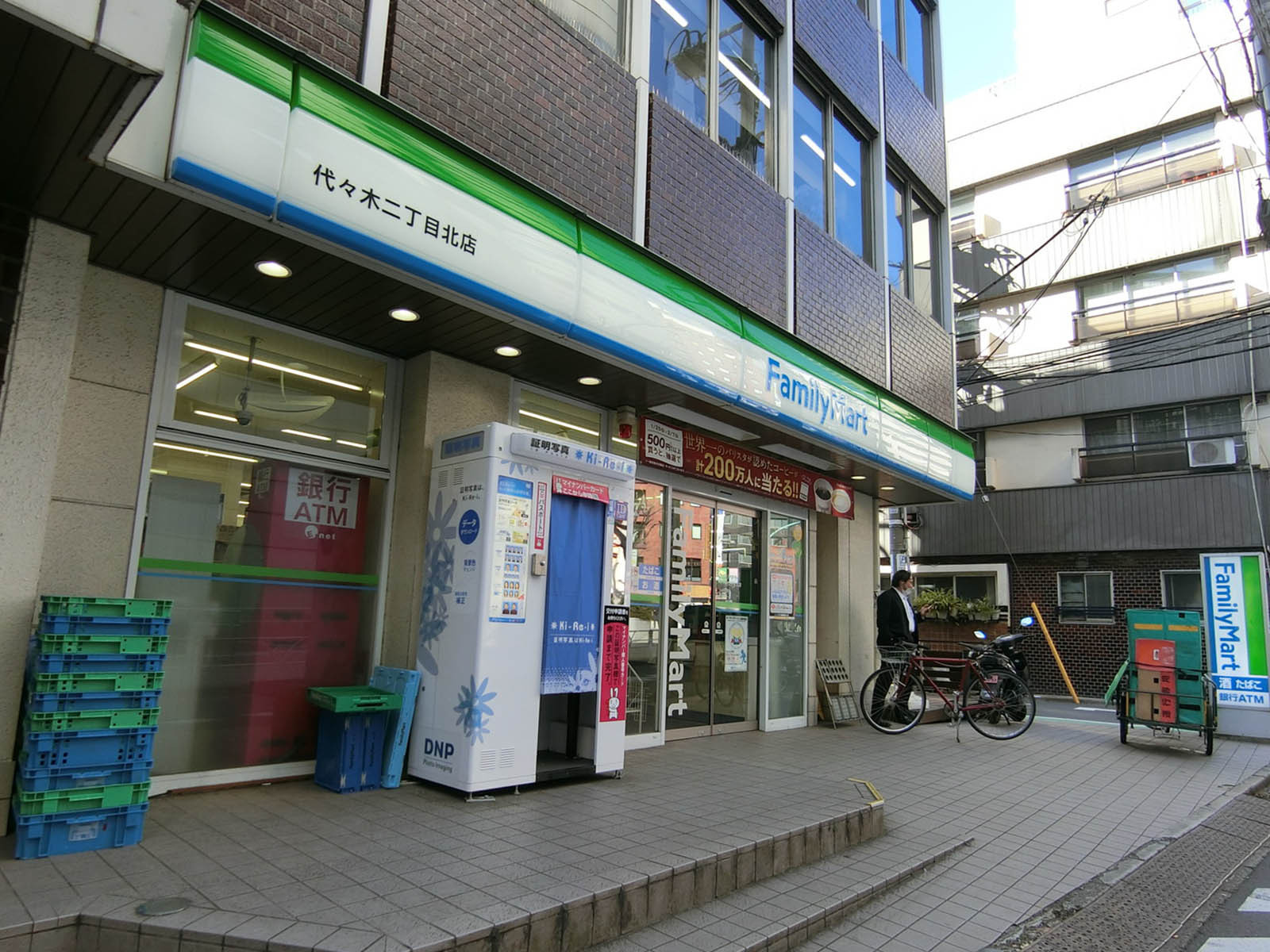 徒歩1分のファミリーマート