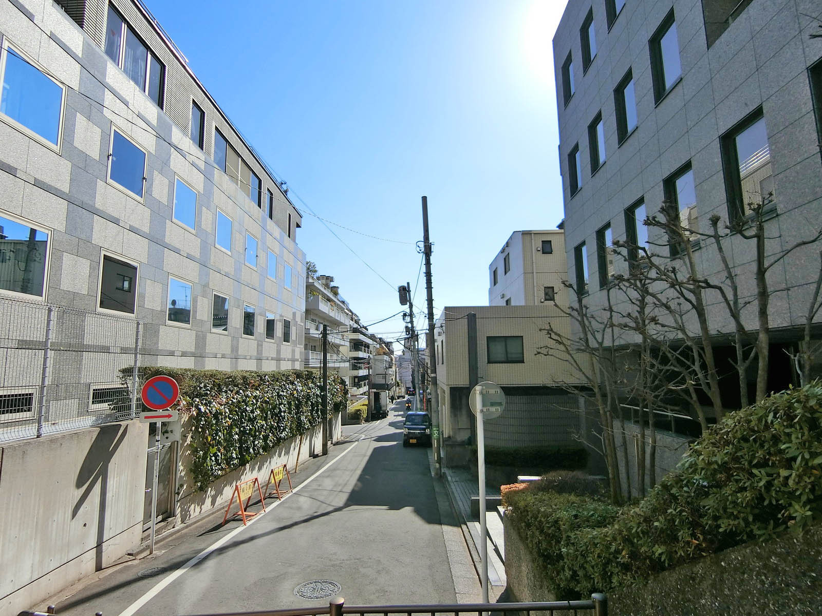 周辺は落ち着いた住宅エリア