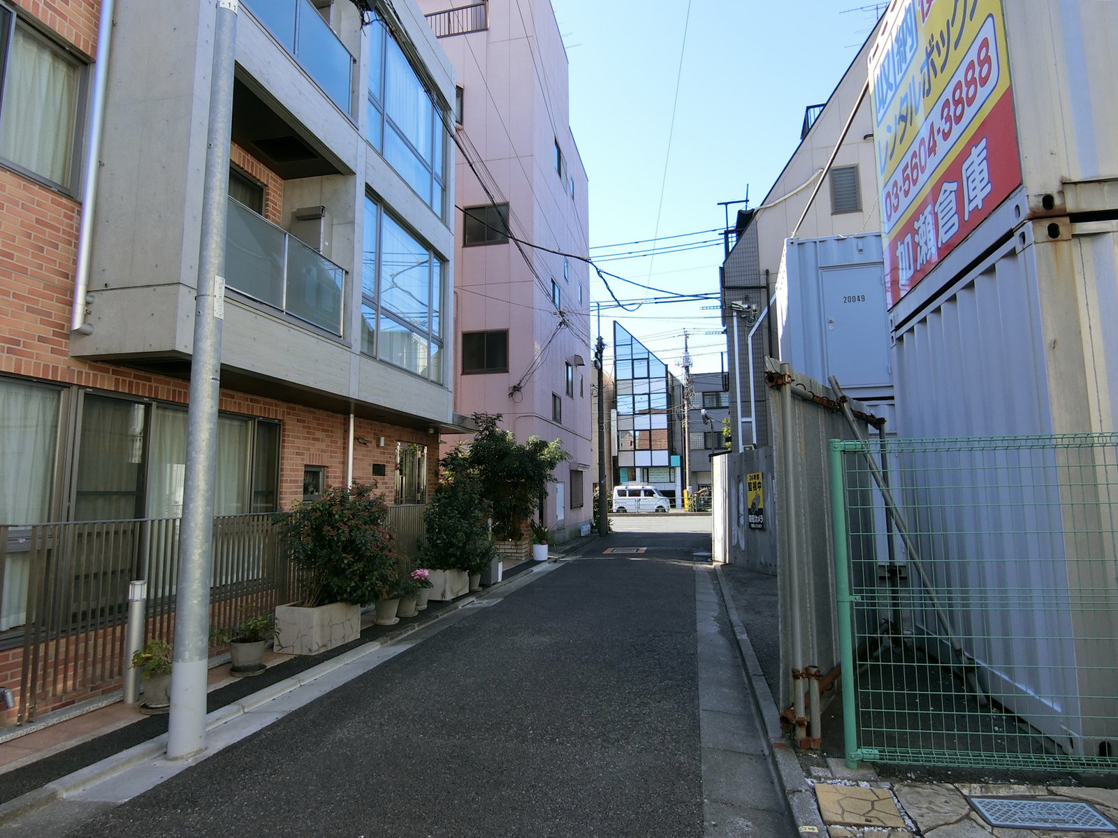 代田フラット前面の通り