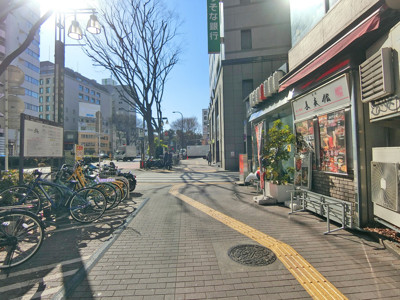 平生ビル前面の通り