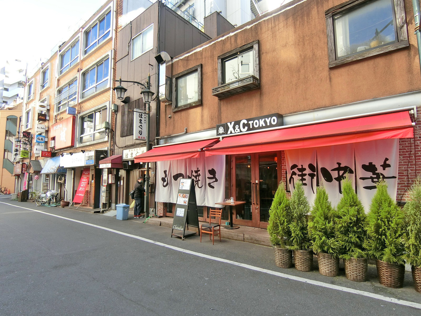 付近には飲食店が充実