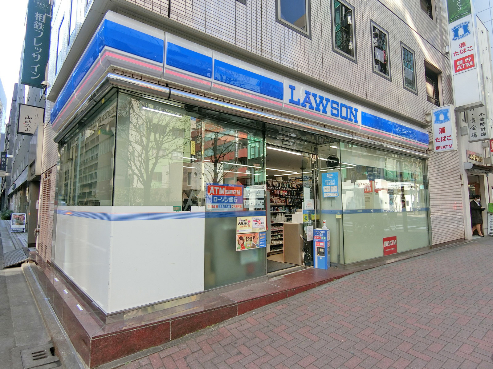 同じ並びのローソン銀座三丁目店